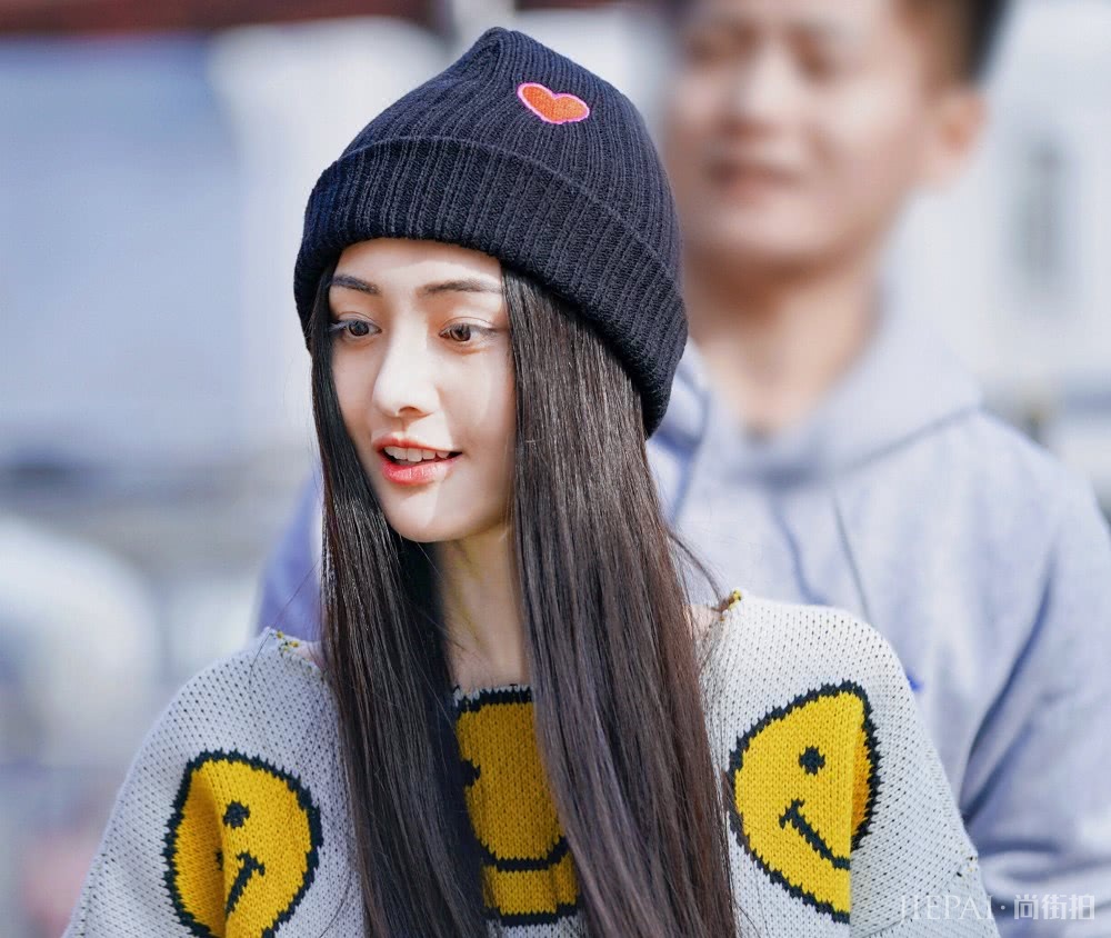 被郑爽惊艳到了，《我的保姆手册》中长发造型少女又仙气，真漂亮