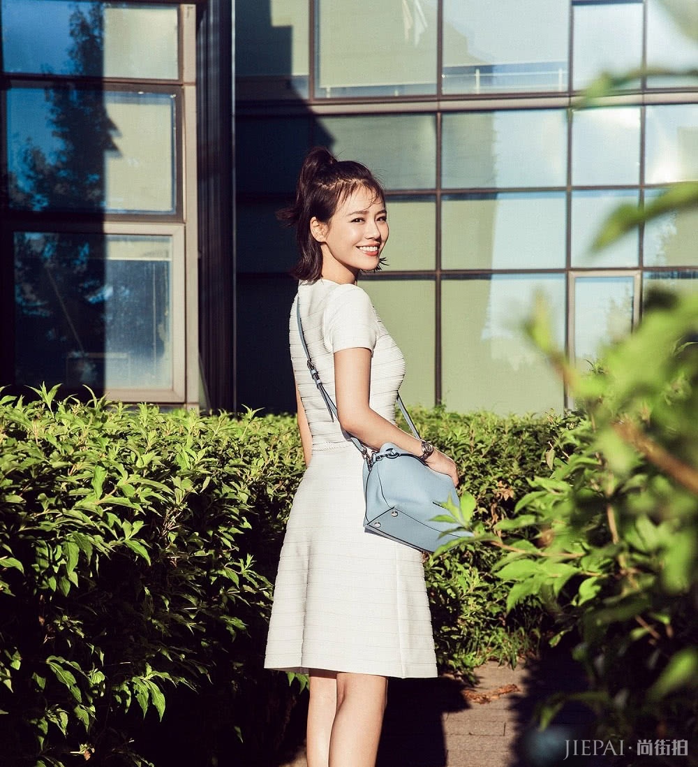 马思纯剪短发大变样,一款短发看上去像18岁小女孩