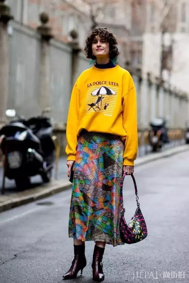 还在发愁今年冬天穿什么？卫衣这个单品简直太时髦