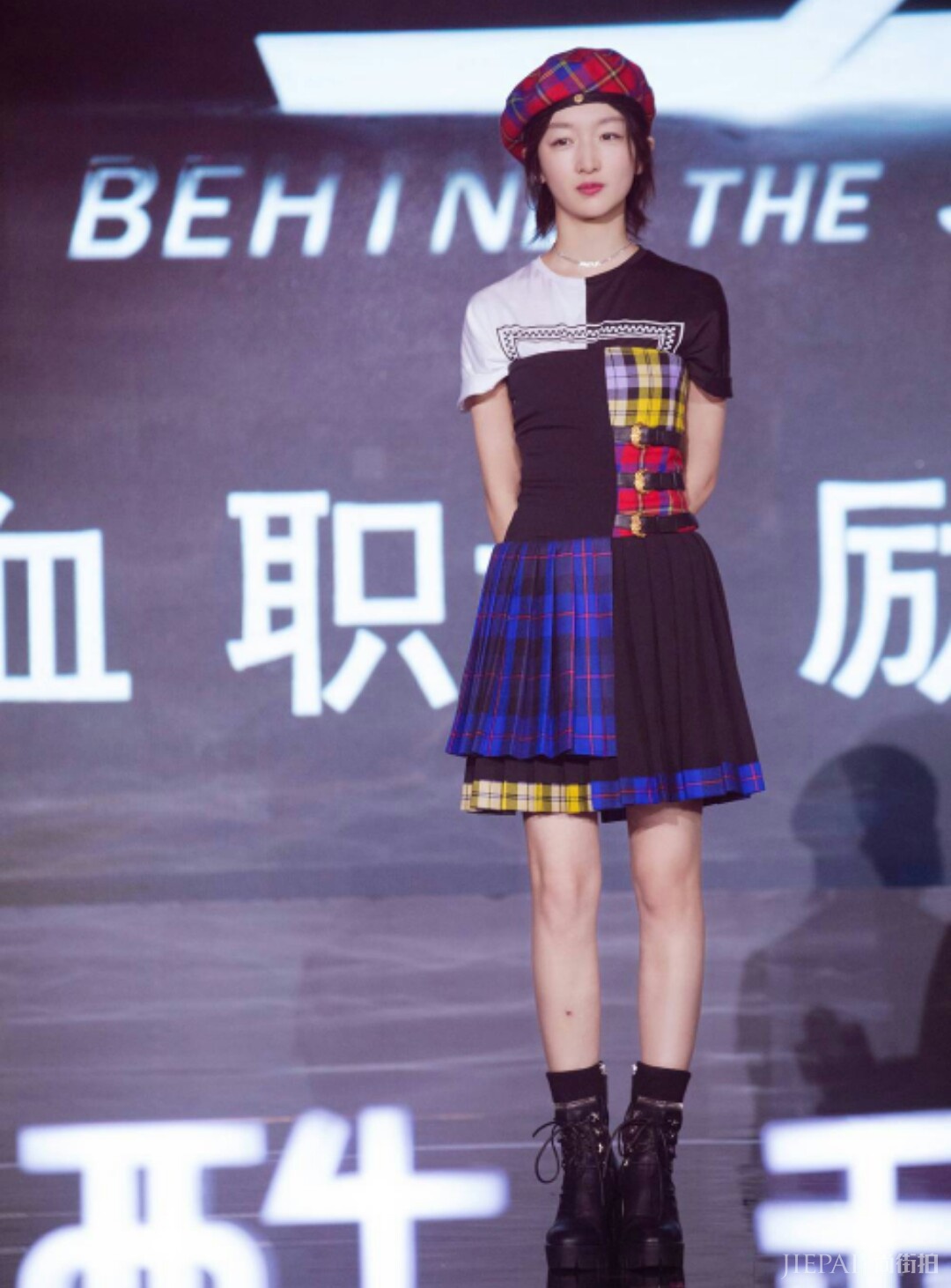 帅气显高的马丁靴，怎么搭裤子才时髦？