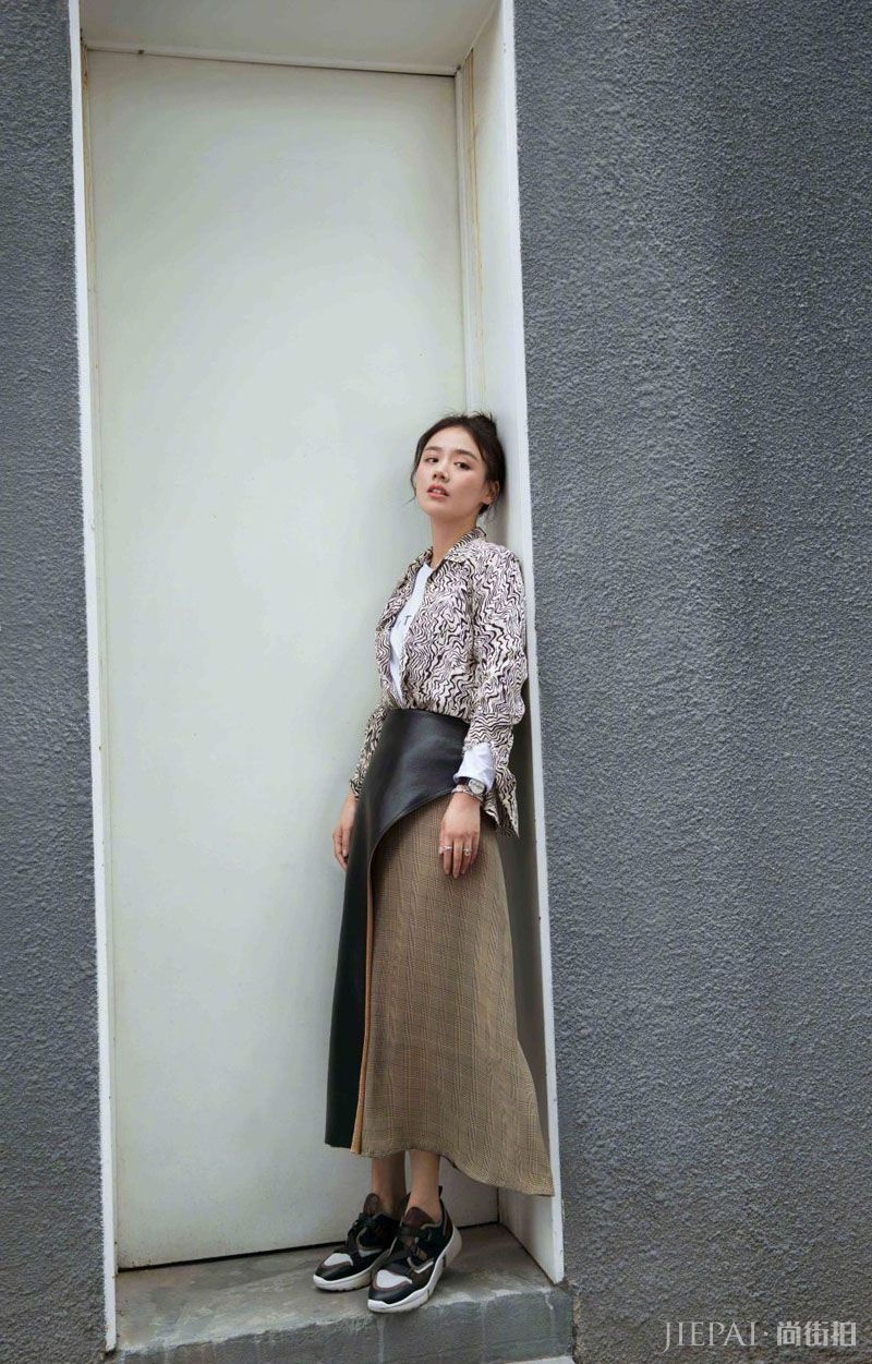 马思纯这次穿的太仙了，白裙配发箍，宛如小精灵！