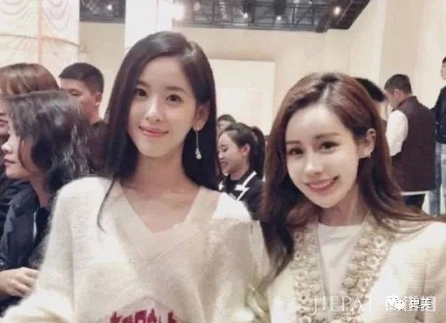 周扬青和杨冥长的有点像?但你更喜欢谁的穿搭呢?