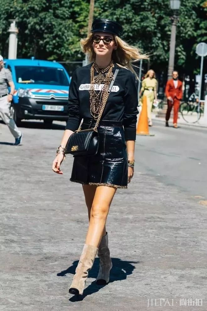 穿卫衣+短靴=真的时髦炸了！