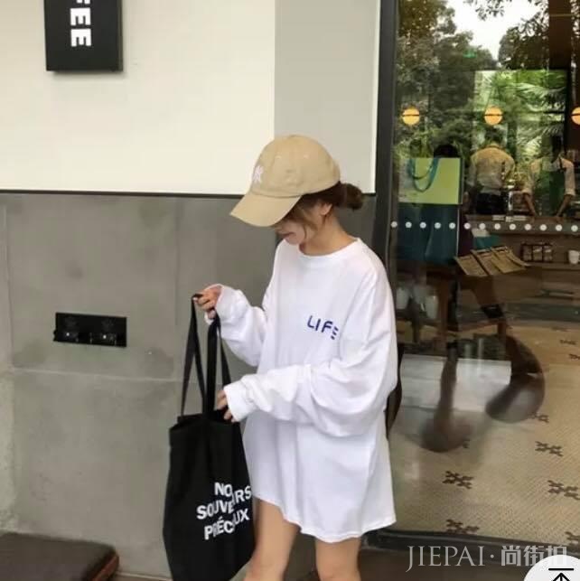 90后必学的宽松T恤穿搭,一款搞定10种不同风格