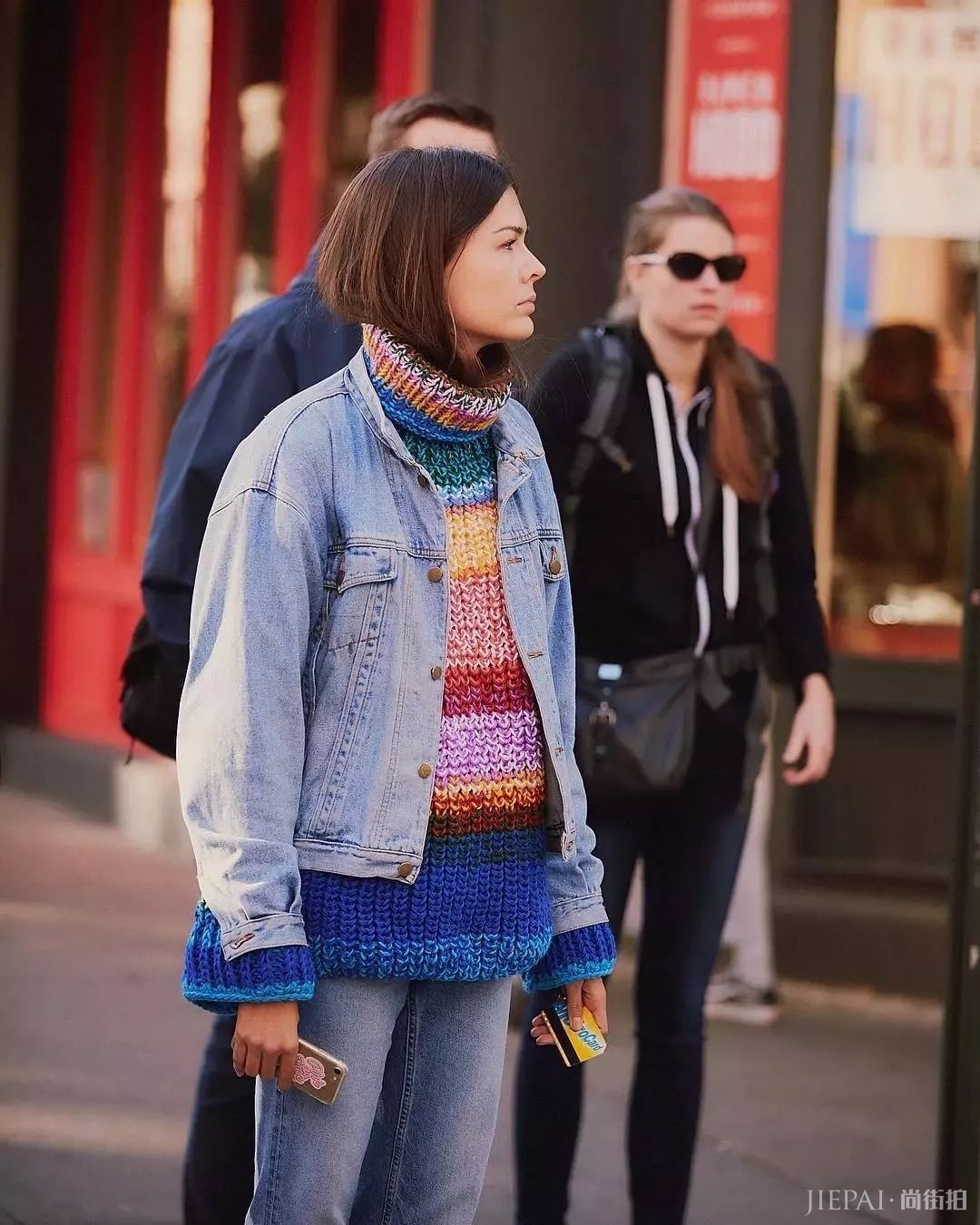 暖气还没到的日子里，就用这些时髦又复古的毛衣来护体吧！