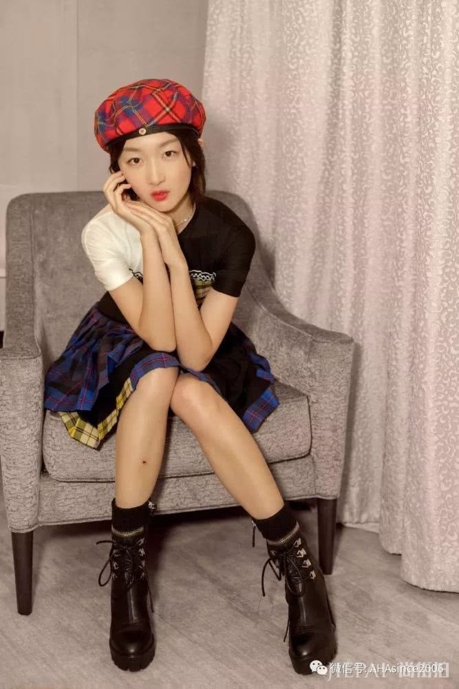 周冬雨最近带过的帽子,够开一家博物馆了