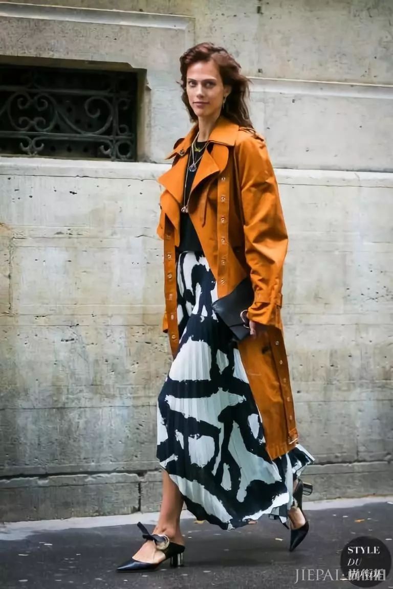 风衣配裙子，这样穿最美最高级！