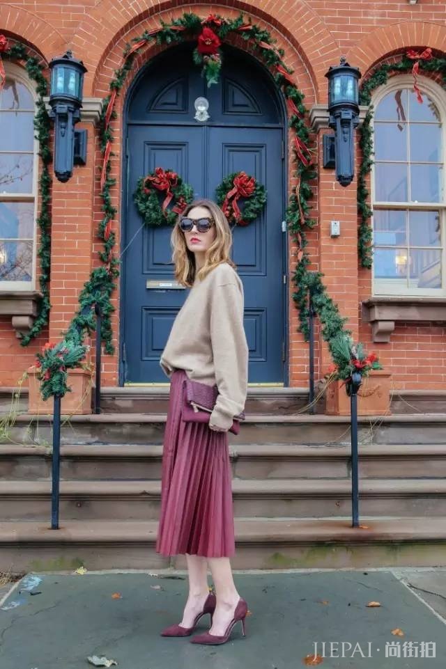 针织衫+半裙，才是秋天最显气质的搭配！