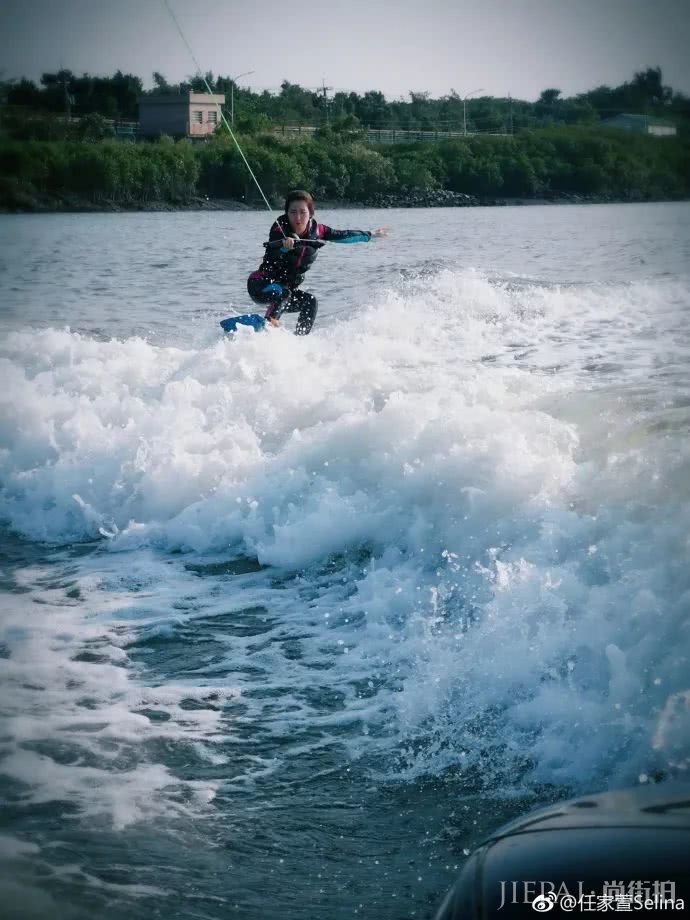 拒绝塑料姐妹情！SELINA与亲妹妹任容萱的感情真的有这么好