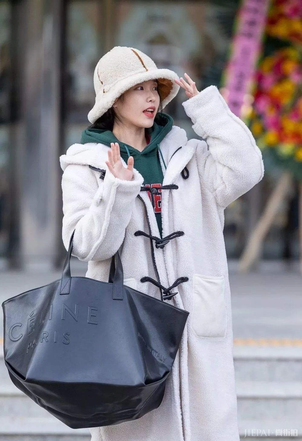 秒杀你所有针织衫!今年冬天最流行的内搭就是它!!