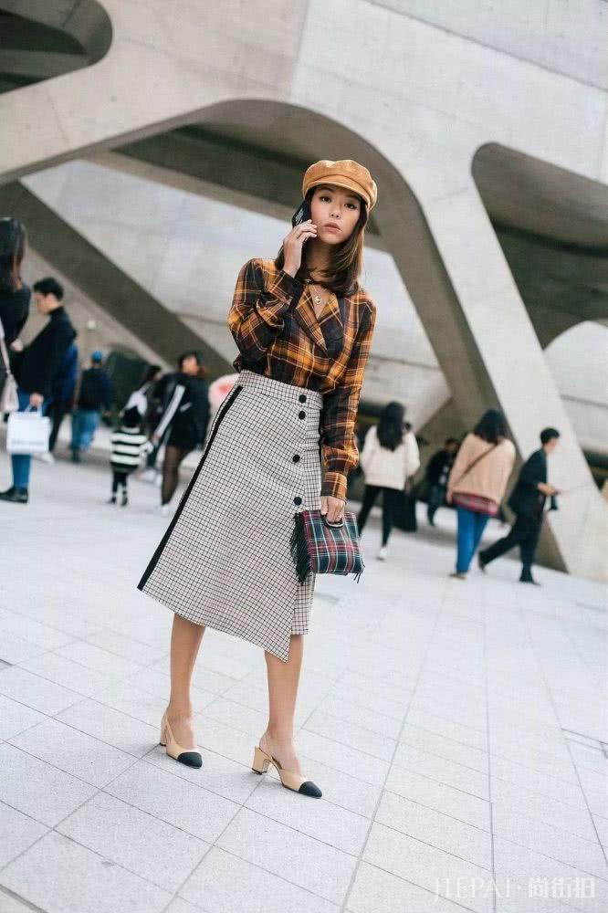 眼睛小皮肤黑长相一般,却是新加坡的头号时尚博主