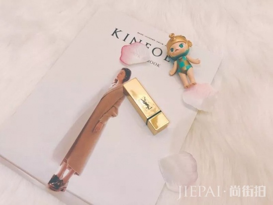 春夏涂什么颜色的口红