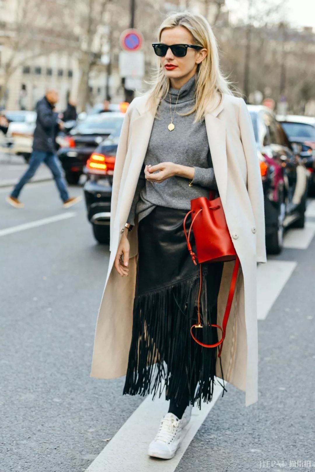 初冬的高领毛衣怎么搭配更时尚?这7套搭配让你路人变明星