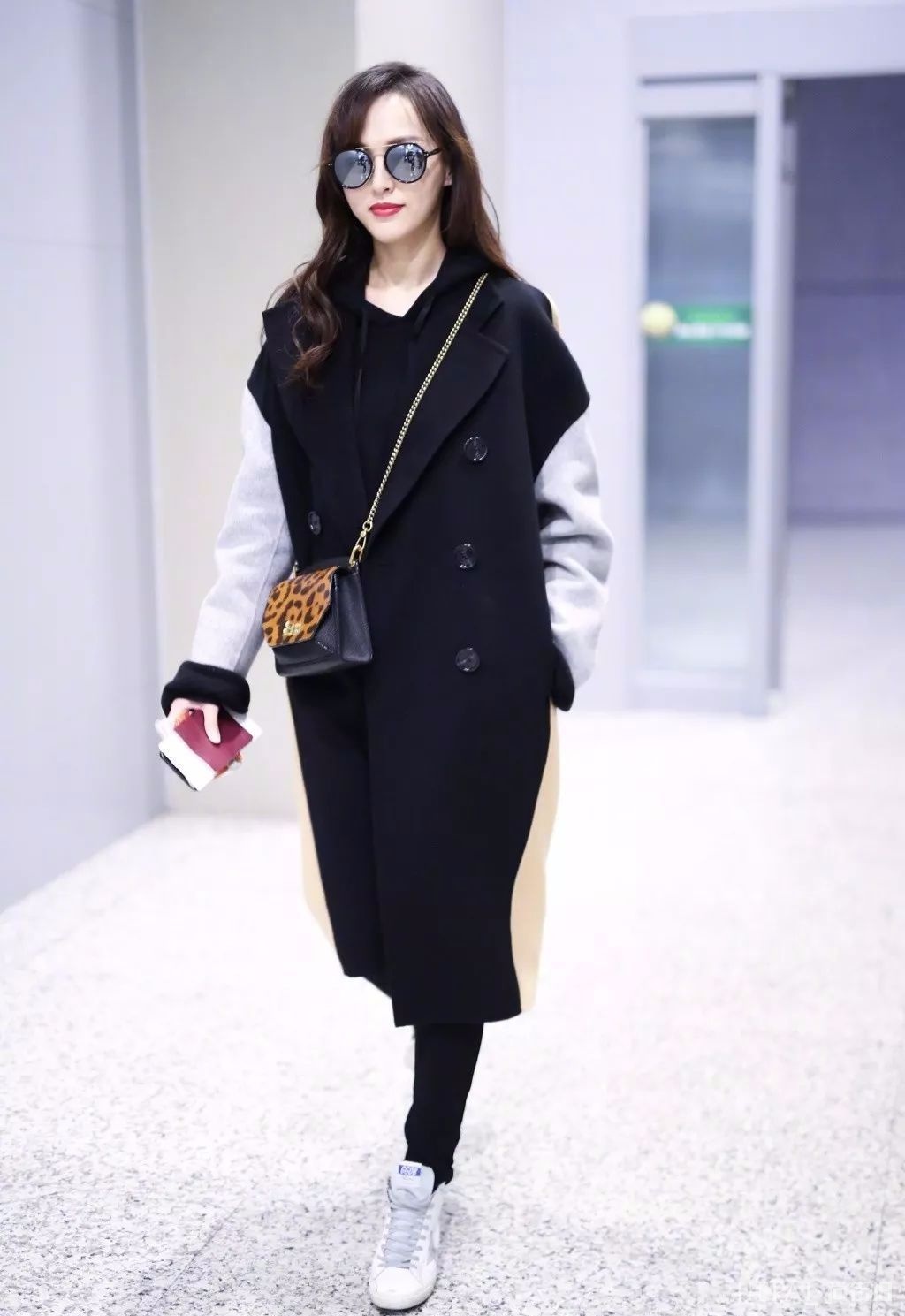 大衣配运动鞋时髦不止一点点!