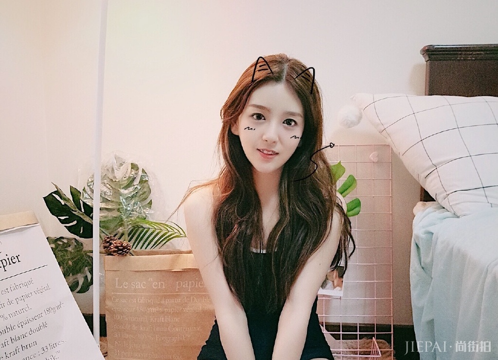 IG夺冠,Rita兑现泳装承诺,跟旗袍装相比,真是清纯可爱啊!