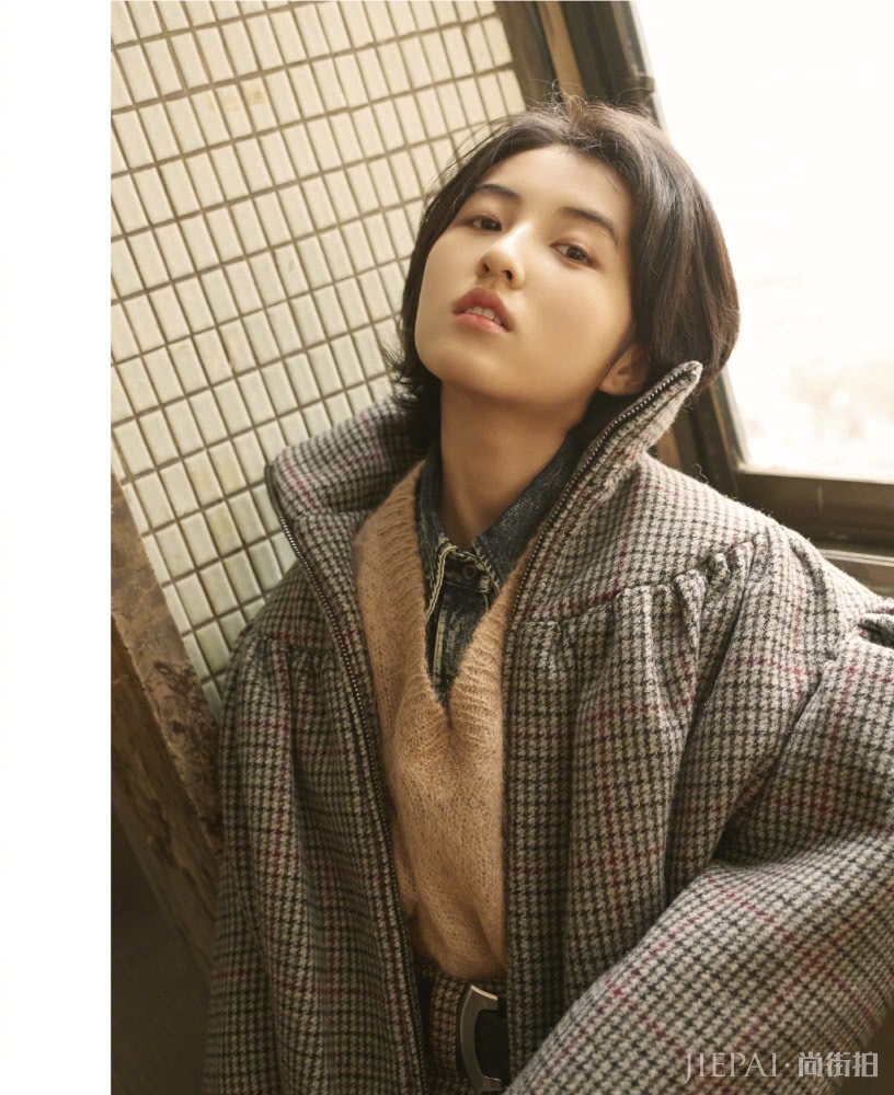 张子枫短发造型搭配休闲装，个性十足，一身运动装成了亮点