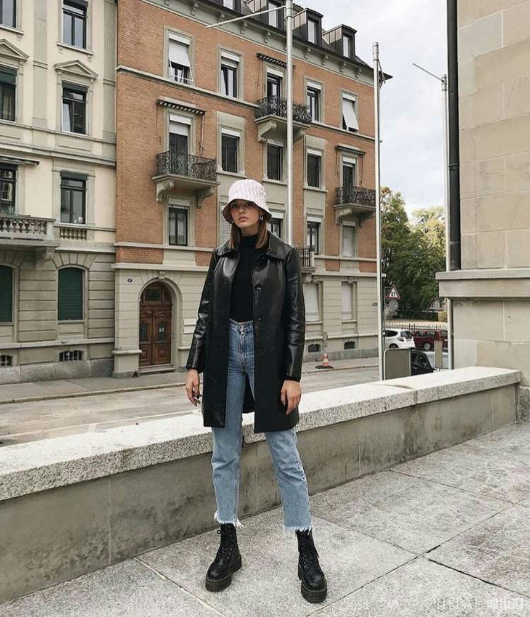 帅气显高的马丁靴，怎么搭裤子才时髦？