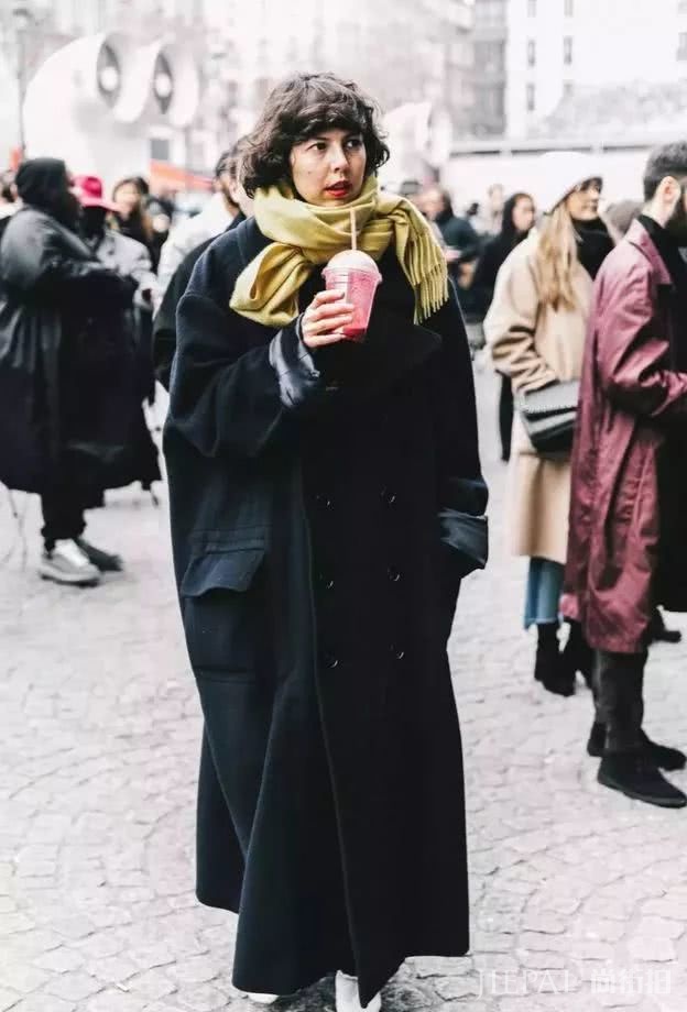 欧美潮人秋冬用大衣让时髦瞬间翻倍