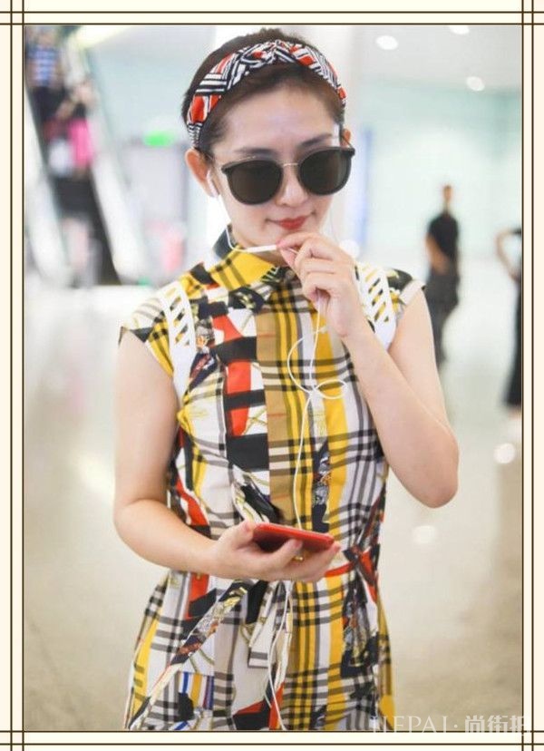 谢娜不是瘦出马甲线了吗？怎么才几天不见又从V形脸变大饼脸了？