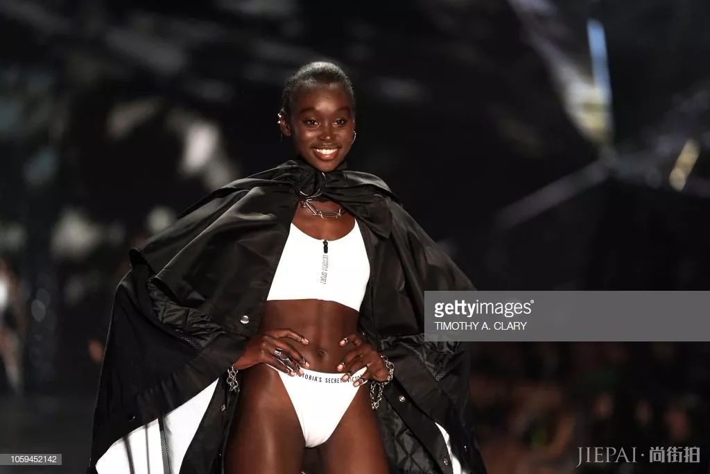 2018维密秀60套绝美Look盘点！各国超模争奇斗艳美到霸屏！