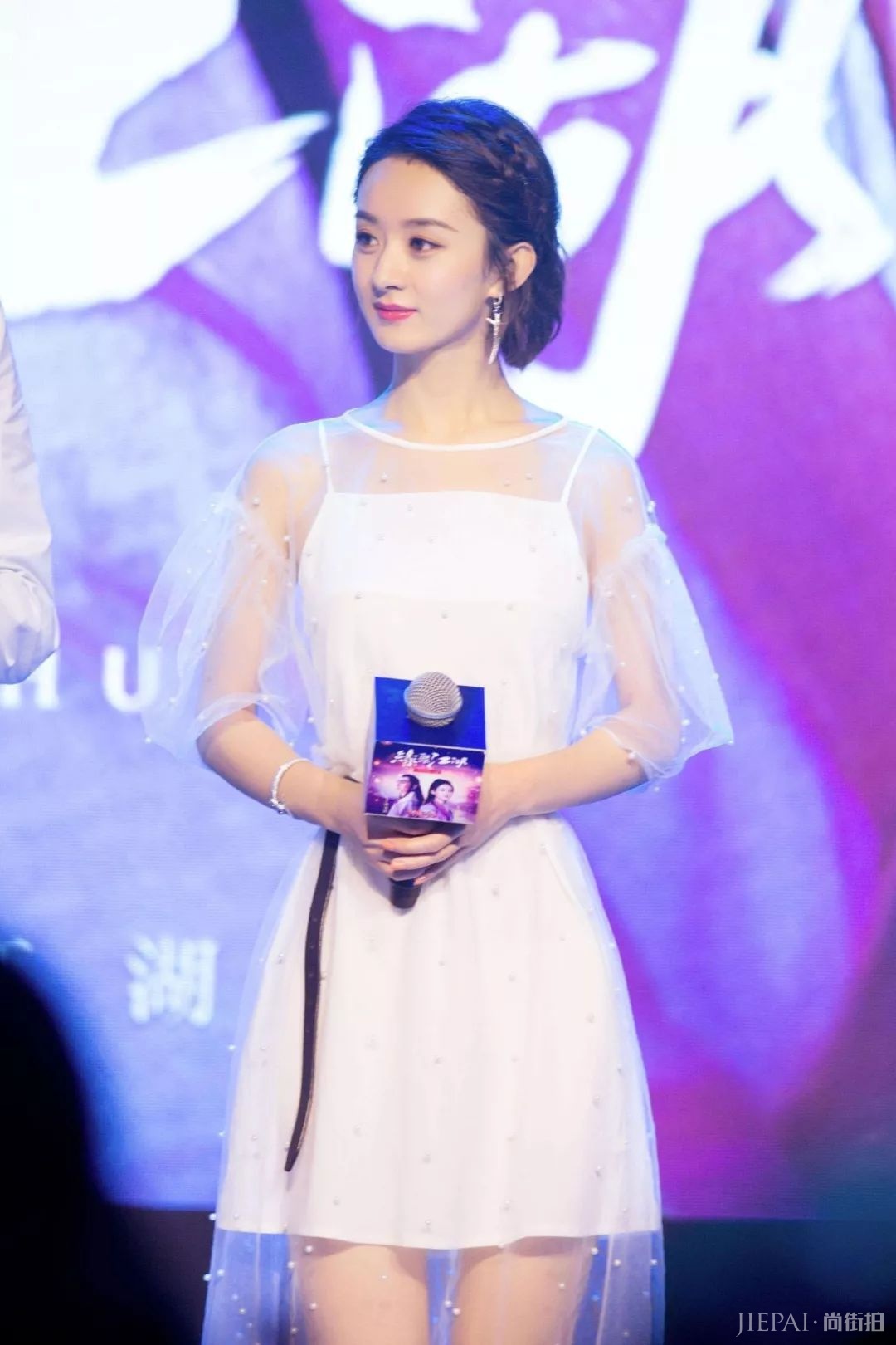 赵丽颖白鹅绒棉衣土味十足!