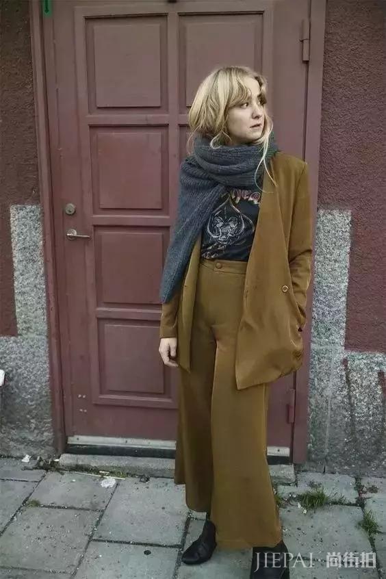 毛衣都穿错了，这样穿，才最时髦！