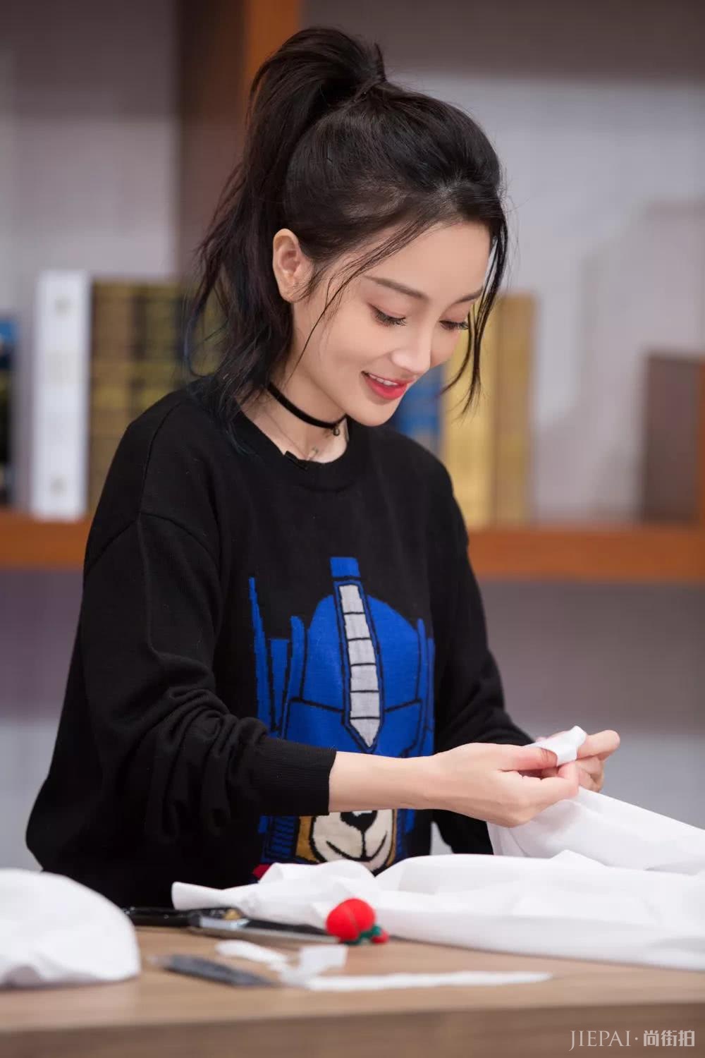 李小璐换新发型,青春靓丽魅力十足,秒变成17岁少女