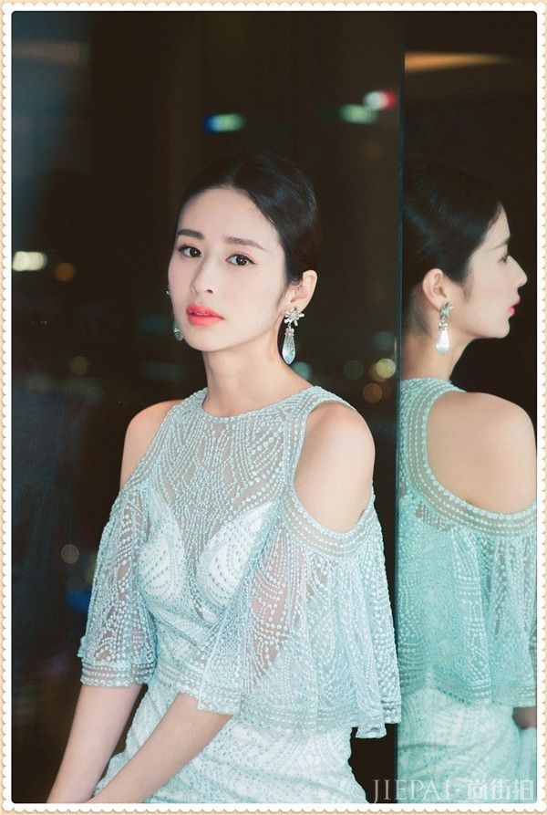 生娃后的颖儿够疯狂!透视裙里竟不穿内搭!