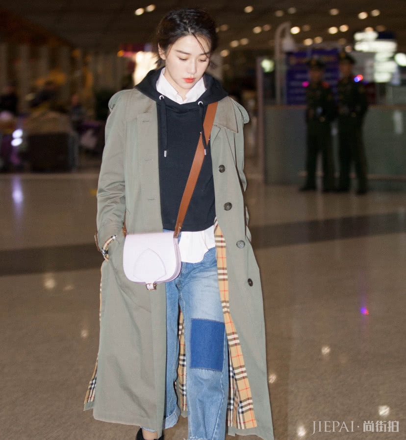 阚清子裤子加“补丁”还卷得老高,又不是农民!