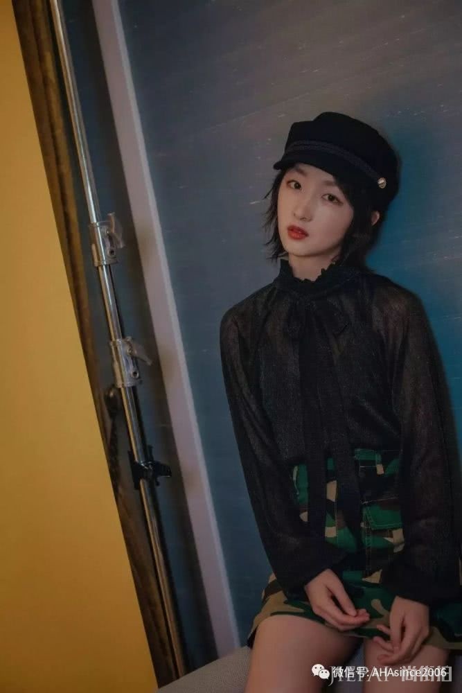 周冬雨最近带过的帽子,够开一家博物馆了