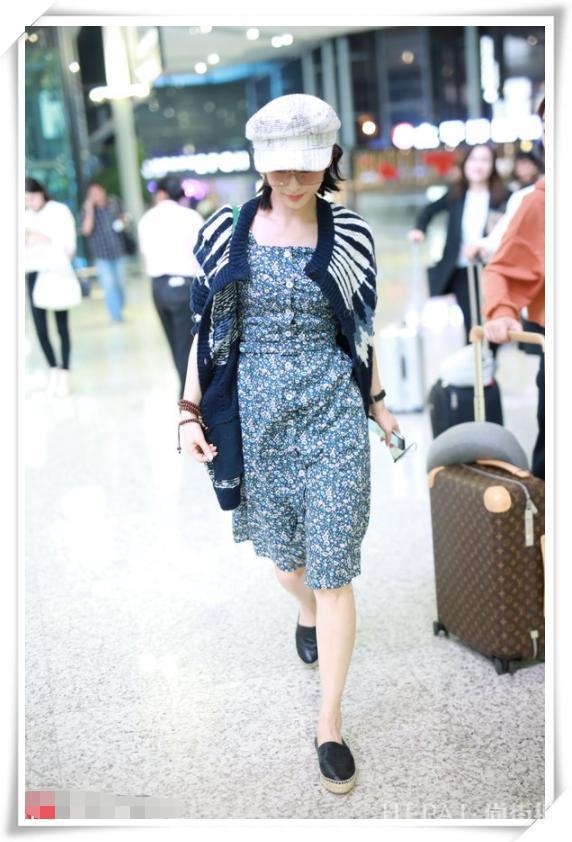 黄圣依碎花裙也穿出高级感，一般人驾驭不了！