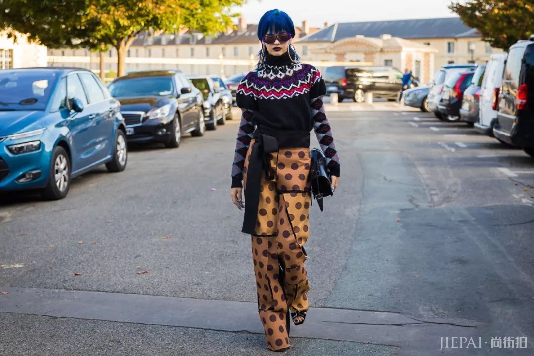 在男生眼中，女生的这4种搭配又土又丑！