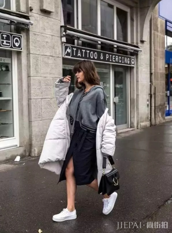 穿羽绒服+卫衣的你=简直时髦炸了！
