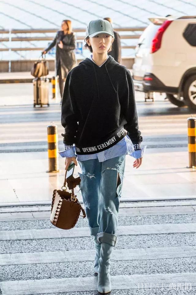 还在发愁今年冬天穿什么？卫衣这个单品简直太时髦