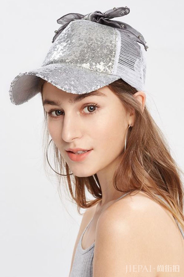 帽子戴得好不好看发型说了算！ 这26款一看就会的“戴帽发型”让你时髦又有范