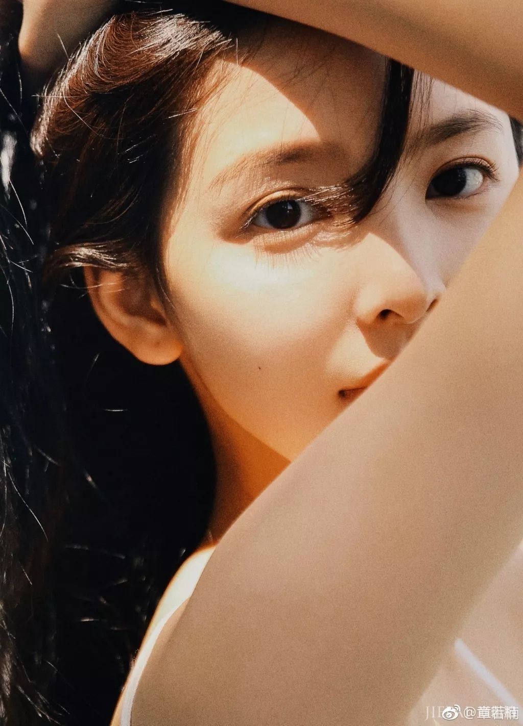 章若楠凭颜值走红,其实她的衣品更能拯救你“错买”的钱包!