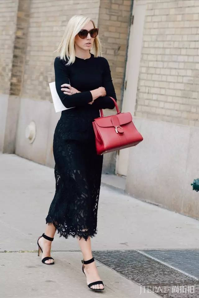 针织衫+半裙，才是秋天最显气质的搭配！