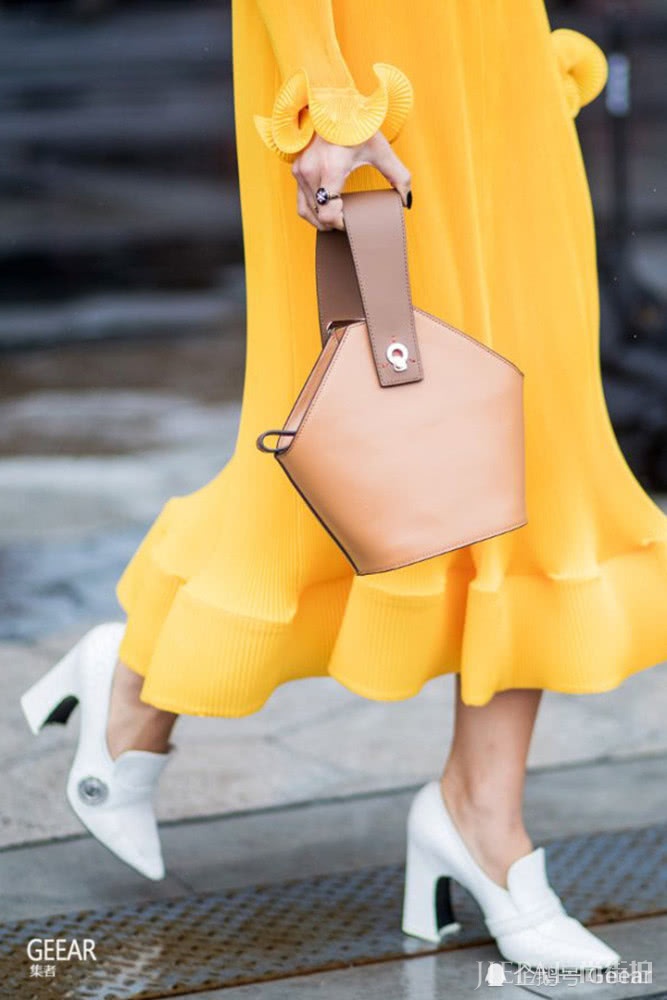 街头突然涌现高跟版乐福鞋?你以为老套其实是复古时尚