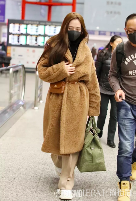 羊羔毛外套，怎么搭配才不显得“肿”？