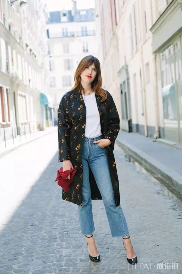 别再卷裤脚了,今年流行的裤子长这样!