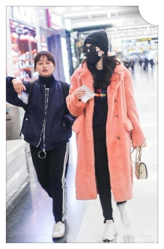 鞠婧祎一件毛绒外套连胜杨幂、热巴，四千年美女真不是噱头