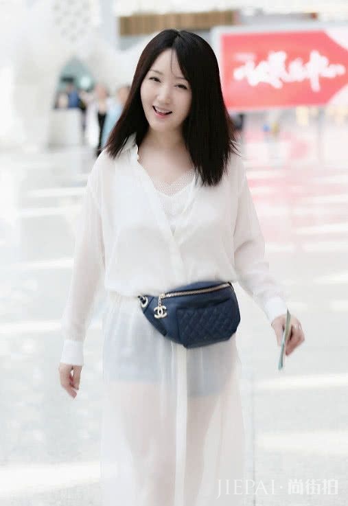 47岁杨钰莹,穿整套牛仔装还原“年代感”可依旧没能扛住岁月!