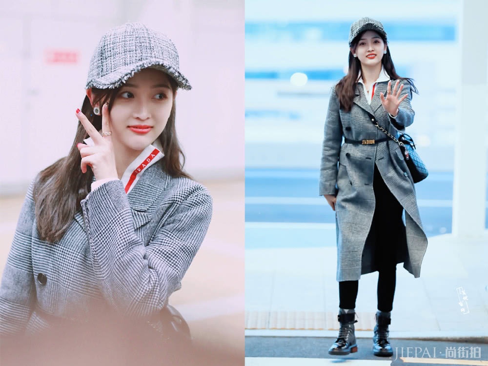 吴宣仪穿长款大衣走机场,系条腰带,显瘦显高变酷girl