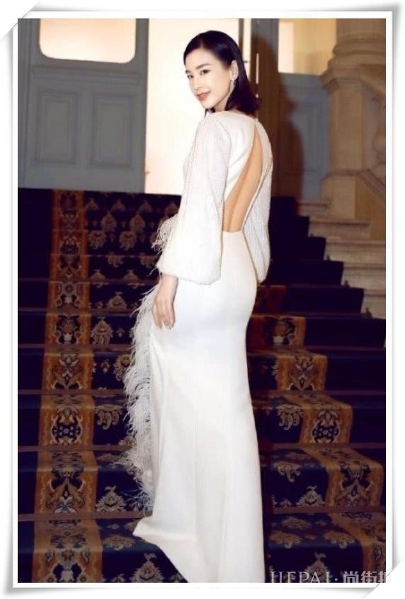 网友喊话黄圣依，你该减肥了！这腿真配不上脸！