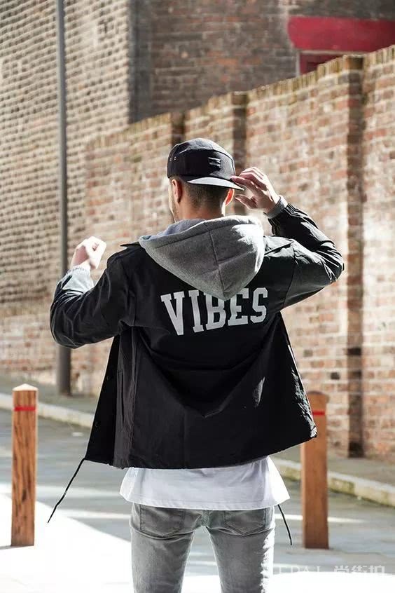 从街头文化到潮流单品，教练夹克真的很万能