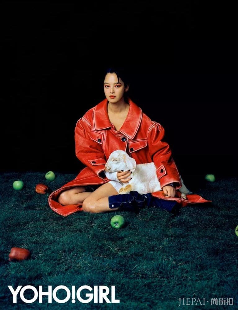 辛芷蕾的手机壳上,大写着“老子会火”。