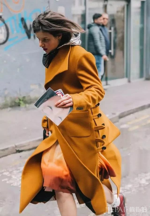 欧美潮人秋冬用大衣让时髦瞬间翻倍