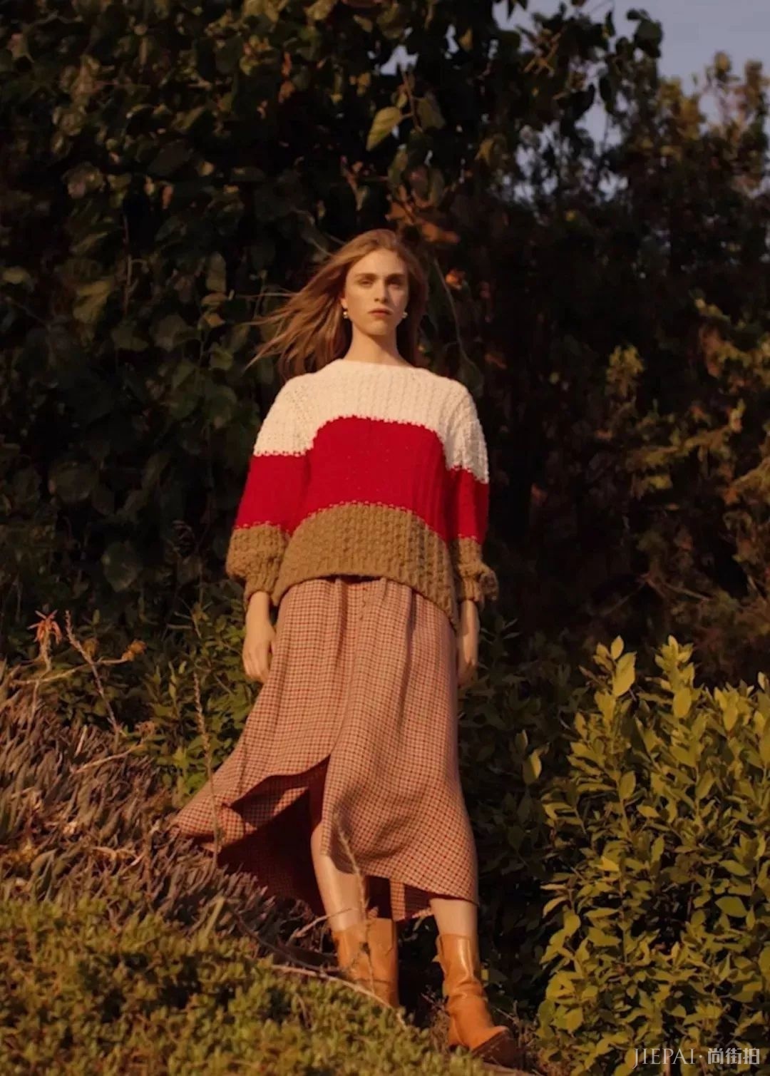 暖气还没到的日子里，就用这些时髦又复古的毛衣来护体吧！