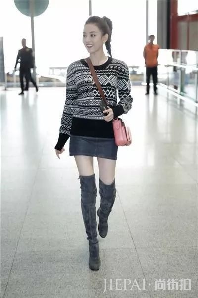 宋祖儿这豹纹上衣显老,网友:年龄不够,穿不出味道!