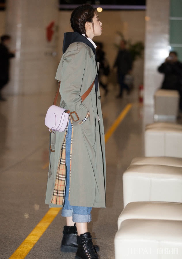 阚清子裤子加“补丁”还卷得老高,又不是农民!